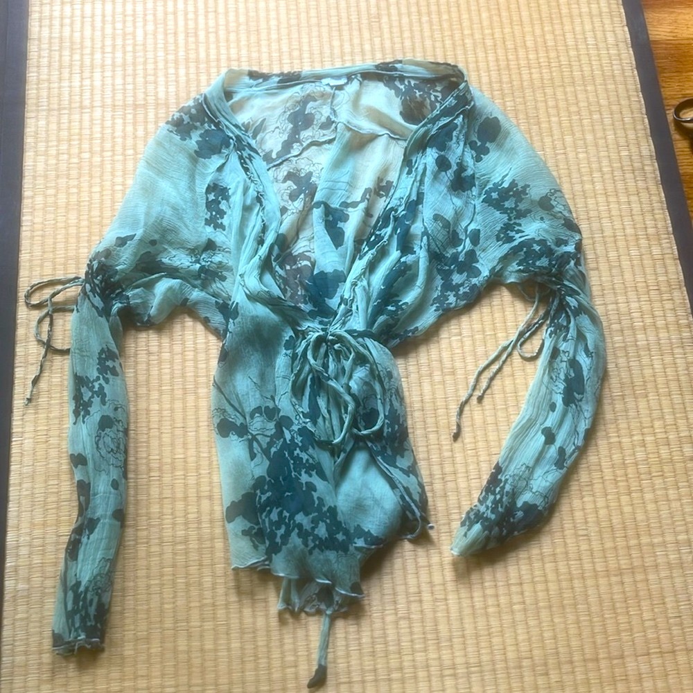 Transit light/dark green transparent wrap top